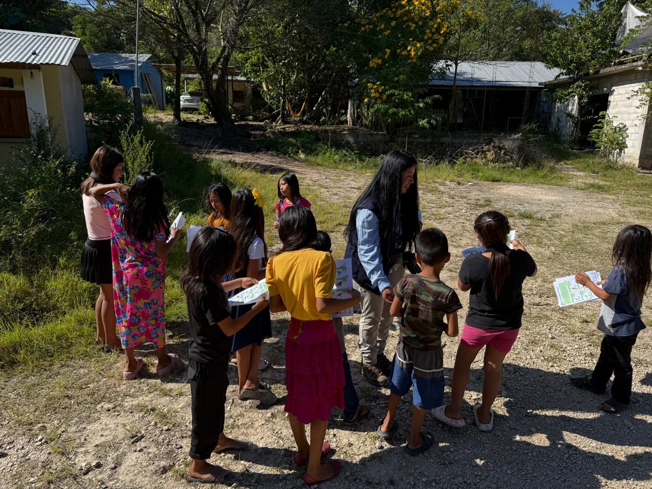 “Una Aventura con Plumas: Pajareando con los Pequeños Guardianes”